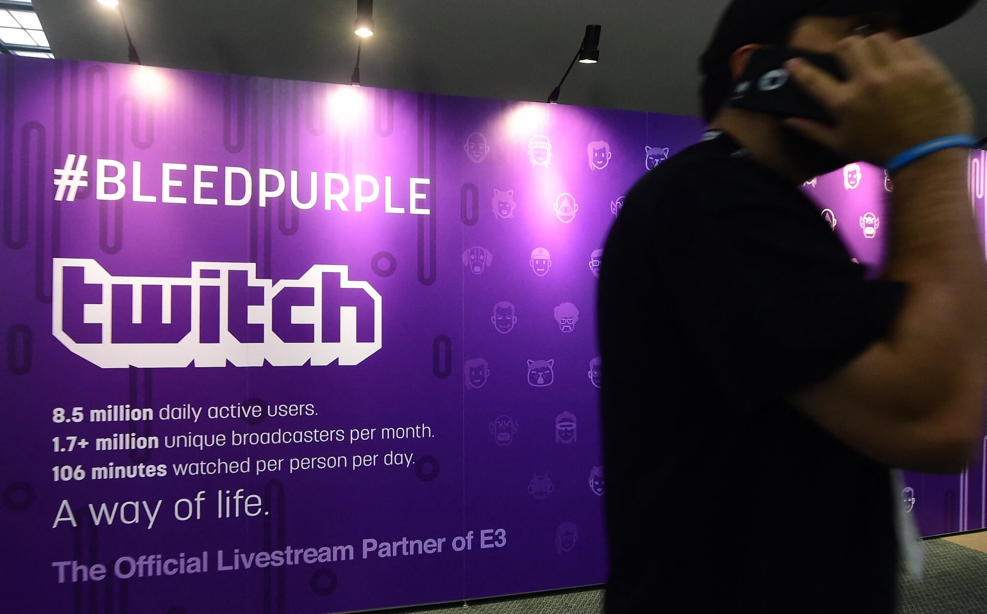 Can university students earn money through Twitch?
