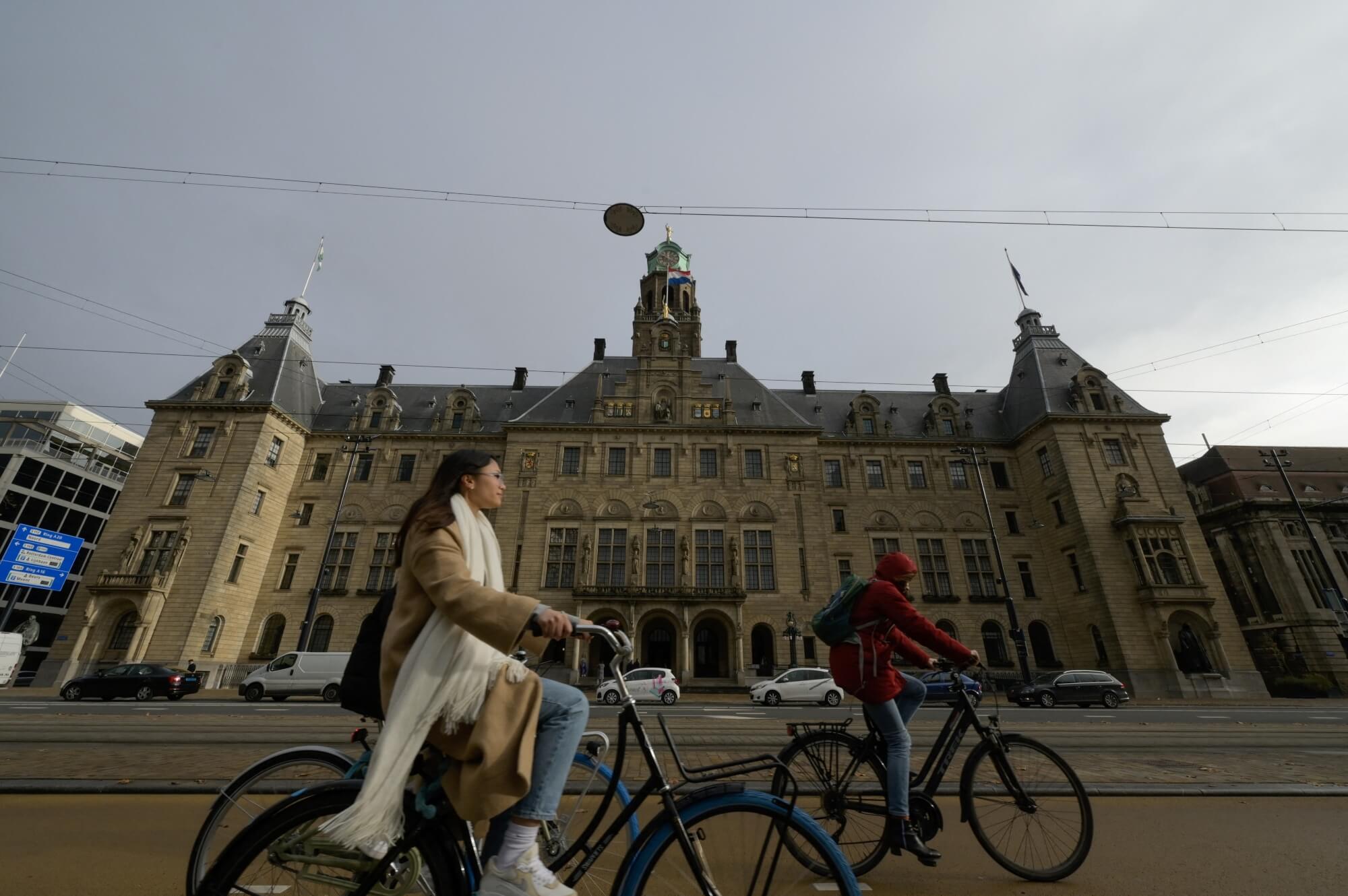 Why are Dutch unis trying to limit their number of international students?