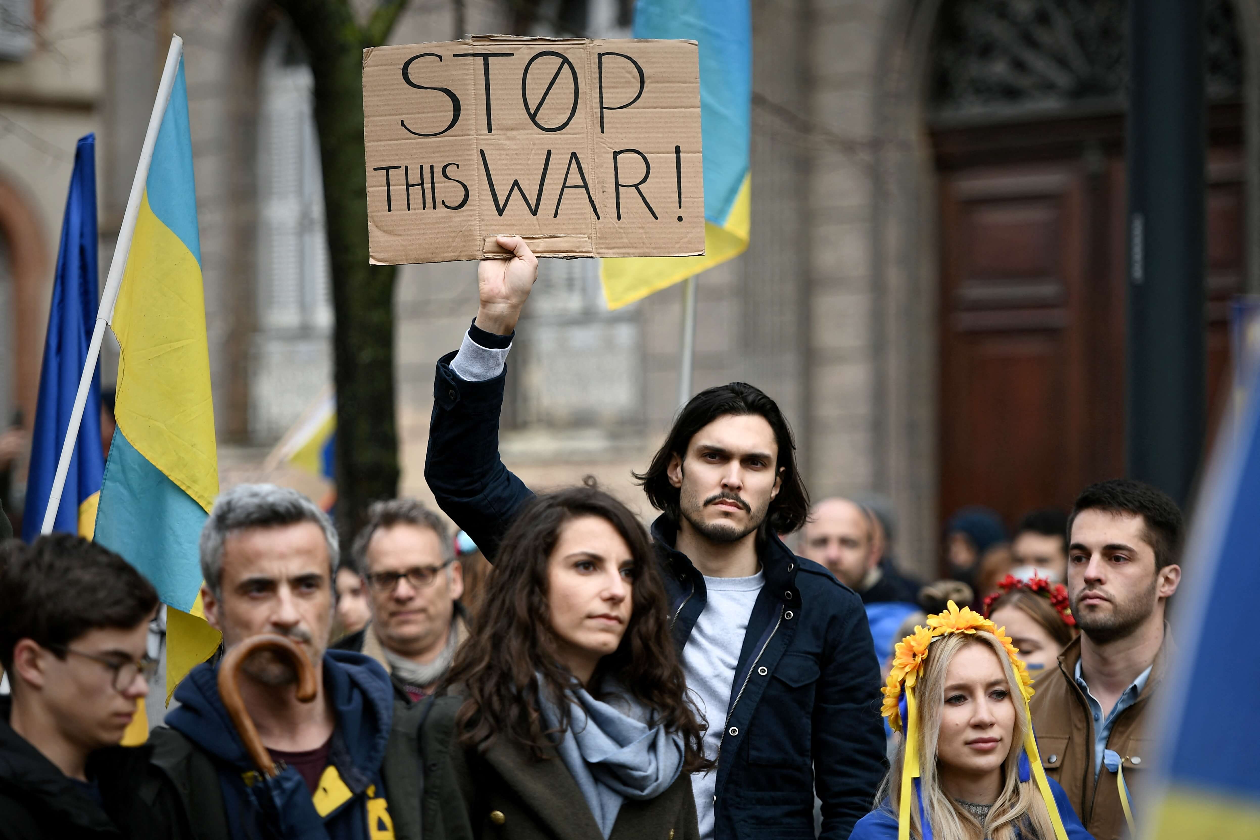 War on Ukraine: Russian students fear returning home 