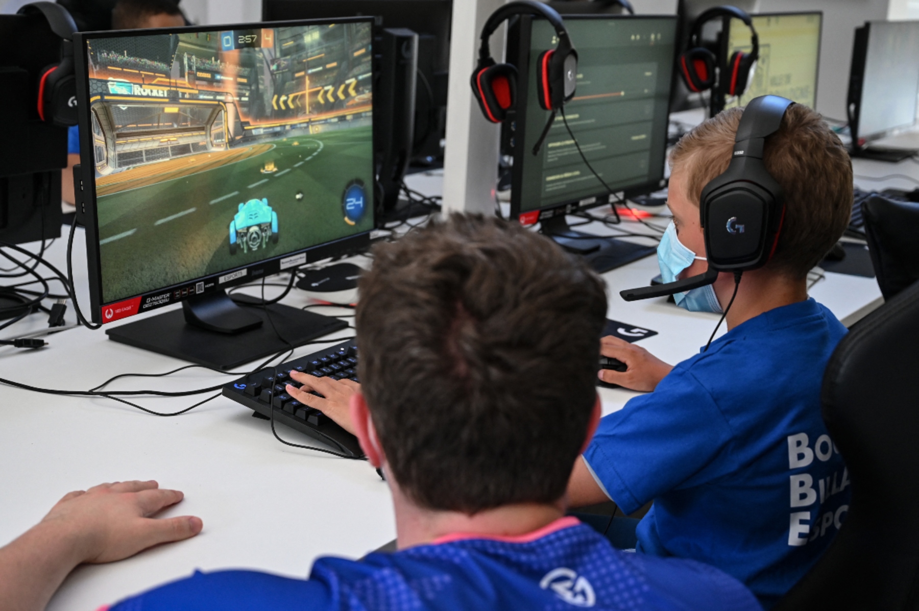 Playing Online Games Enhances Performance at School 