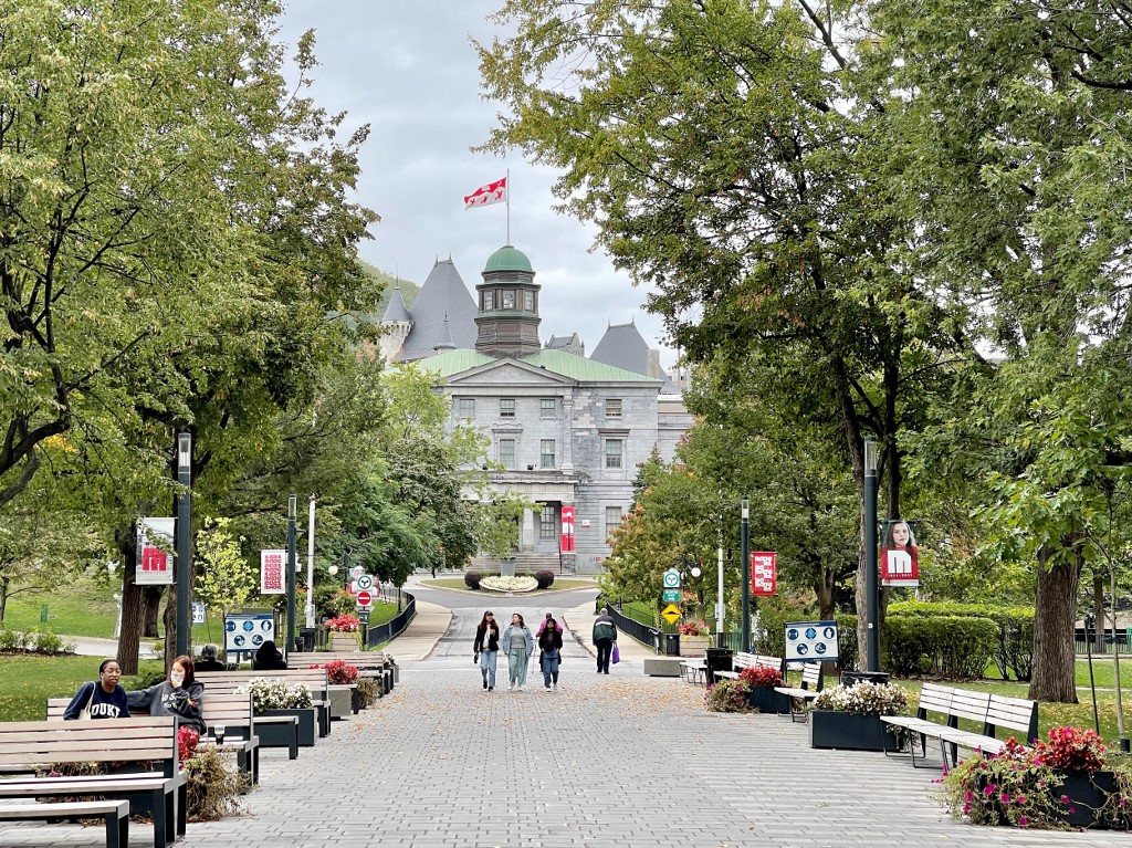 canadian universities with high acceptance rate 