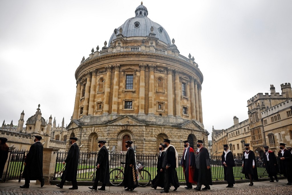 5 UK universities offering paid internships to international students